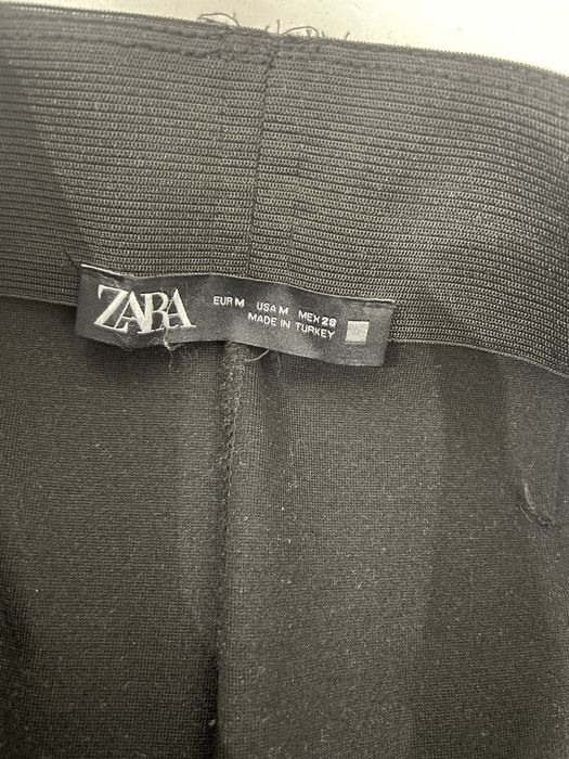 Czarne spodnie Zara Leginsy 38/M złoty guzik