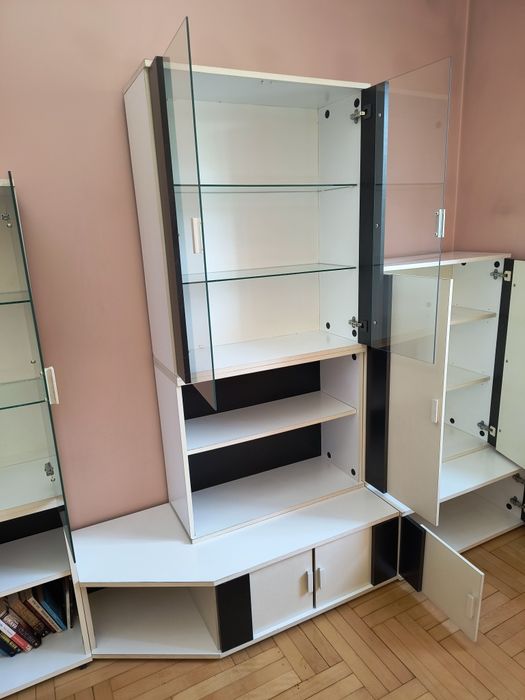 Zestaw białych mebli do salonu