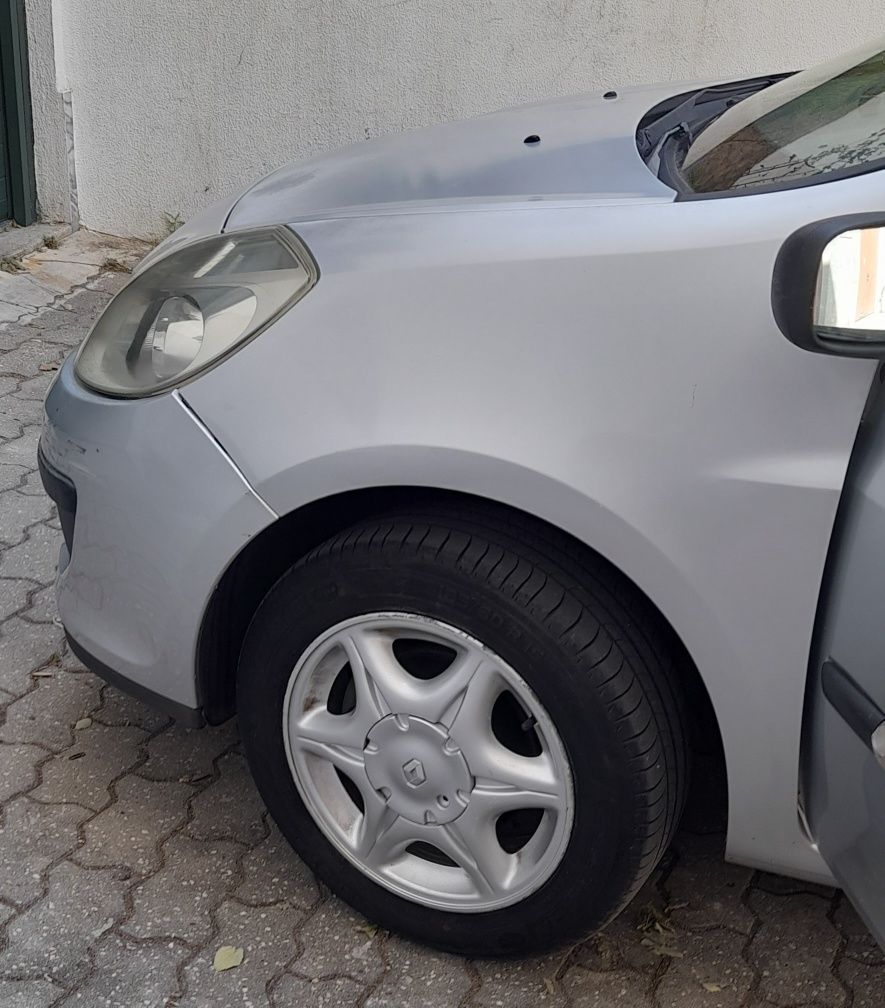 Renault clio 3   2006  1.2 gasolina 2500€
