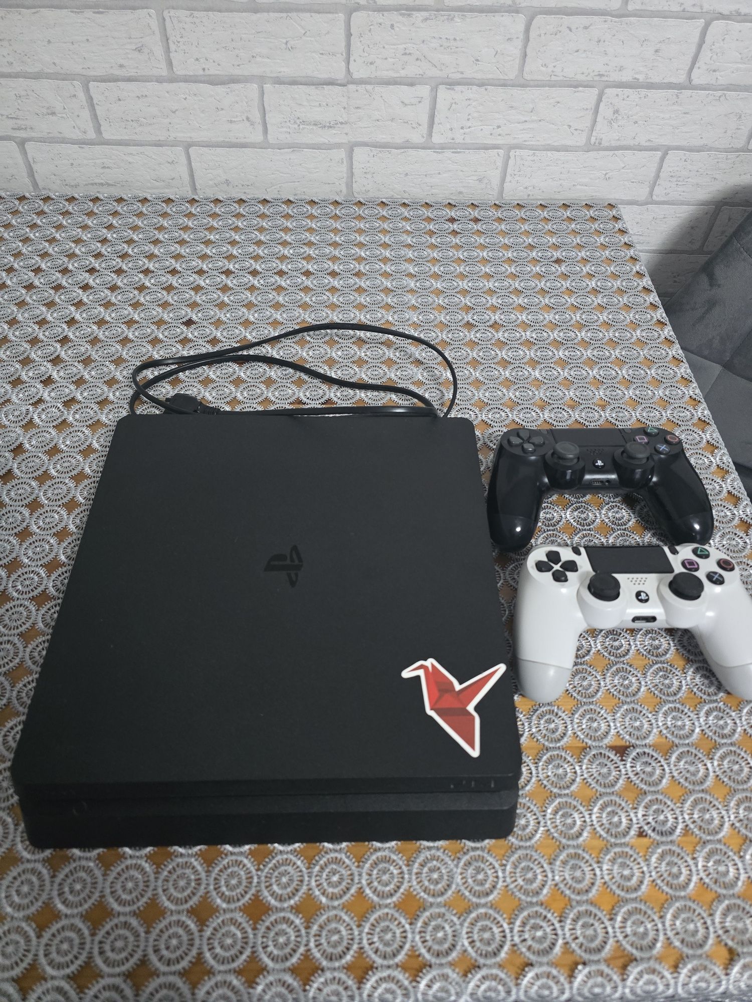 Konsola PS4 slim 1TB