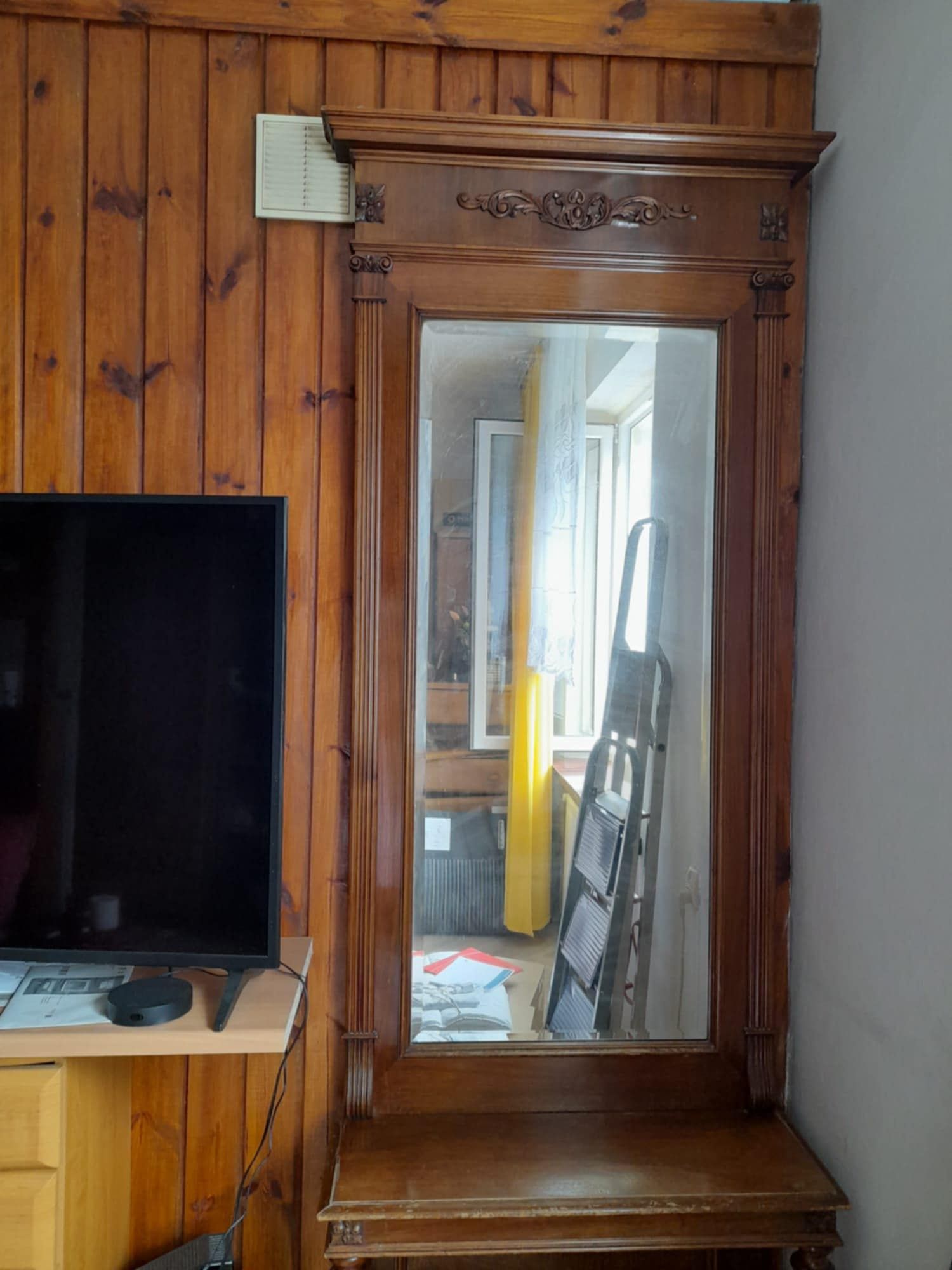 Tremo - mebel z lustrem