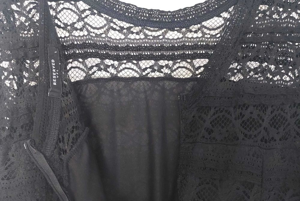 Sukienka koronkowa - Reserved