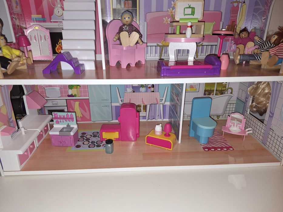 Casinha de Bonecas com acessórios