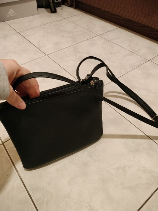 Carteira tiracolo Oriflame castanha e preta