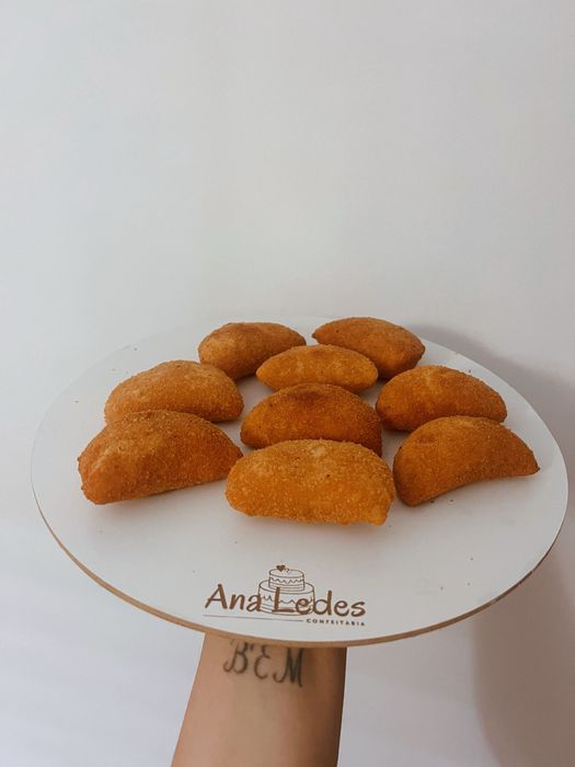 Rissois, bolos brigadeiros para festas