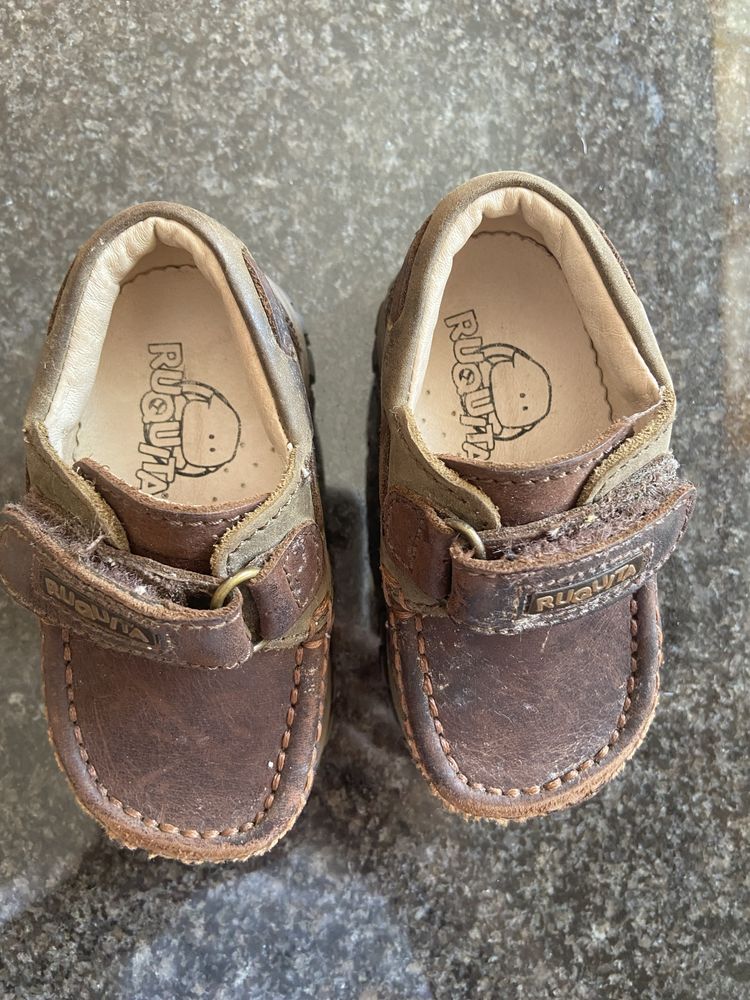 Sapatos de menino numero 19
