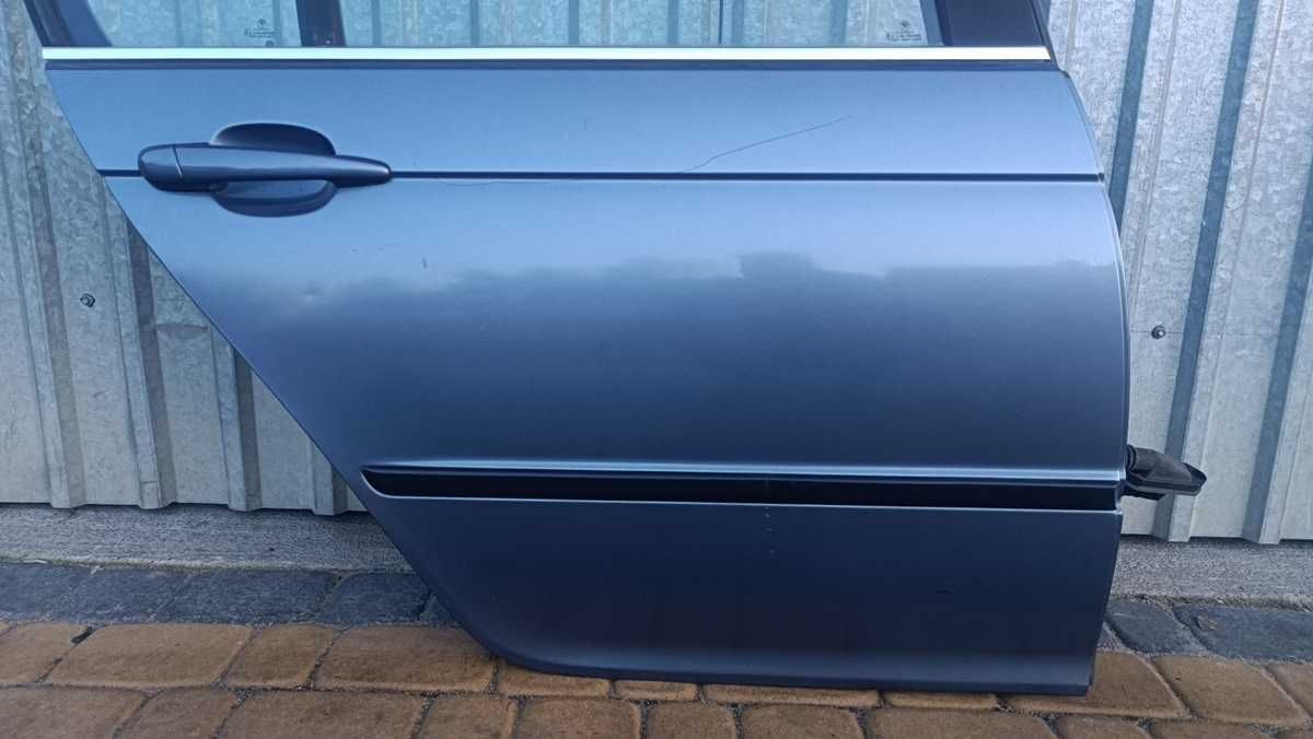 Kompletne drzwi prawe tylne BMW E46 sedan kolor STAHLBLAU METALLIC