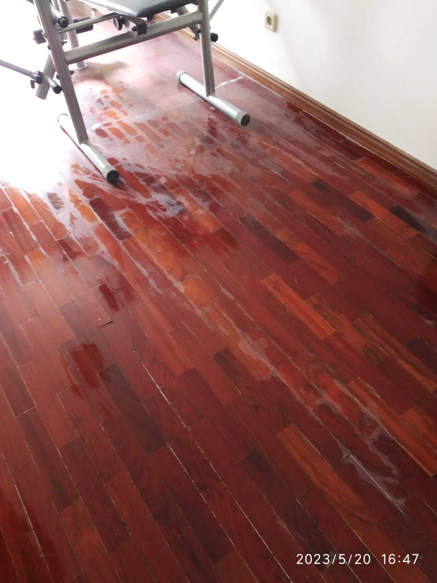 Parquet de madeira, tudo por 25€