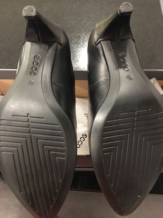 Sapatos Ecco preto salto NOVOS