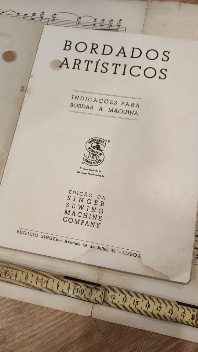 Livro Bordados Artísticos SINGER de 1942