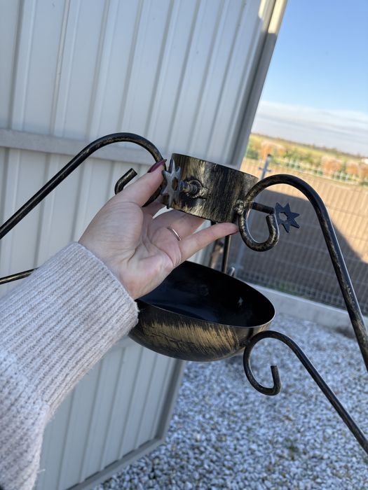 Stojak na choinke metalowy kuty z pojemnikiem na wode