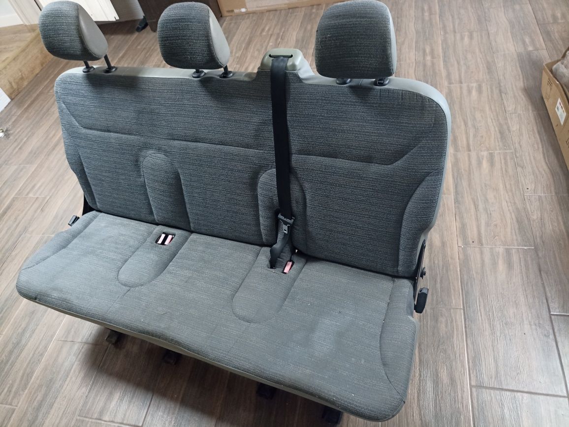 Renault Trafic II Vivar fotel kanapa II rząd