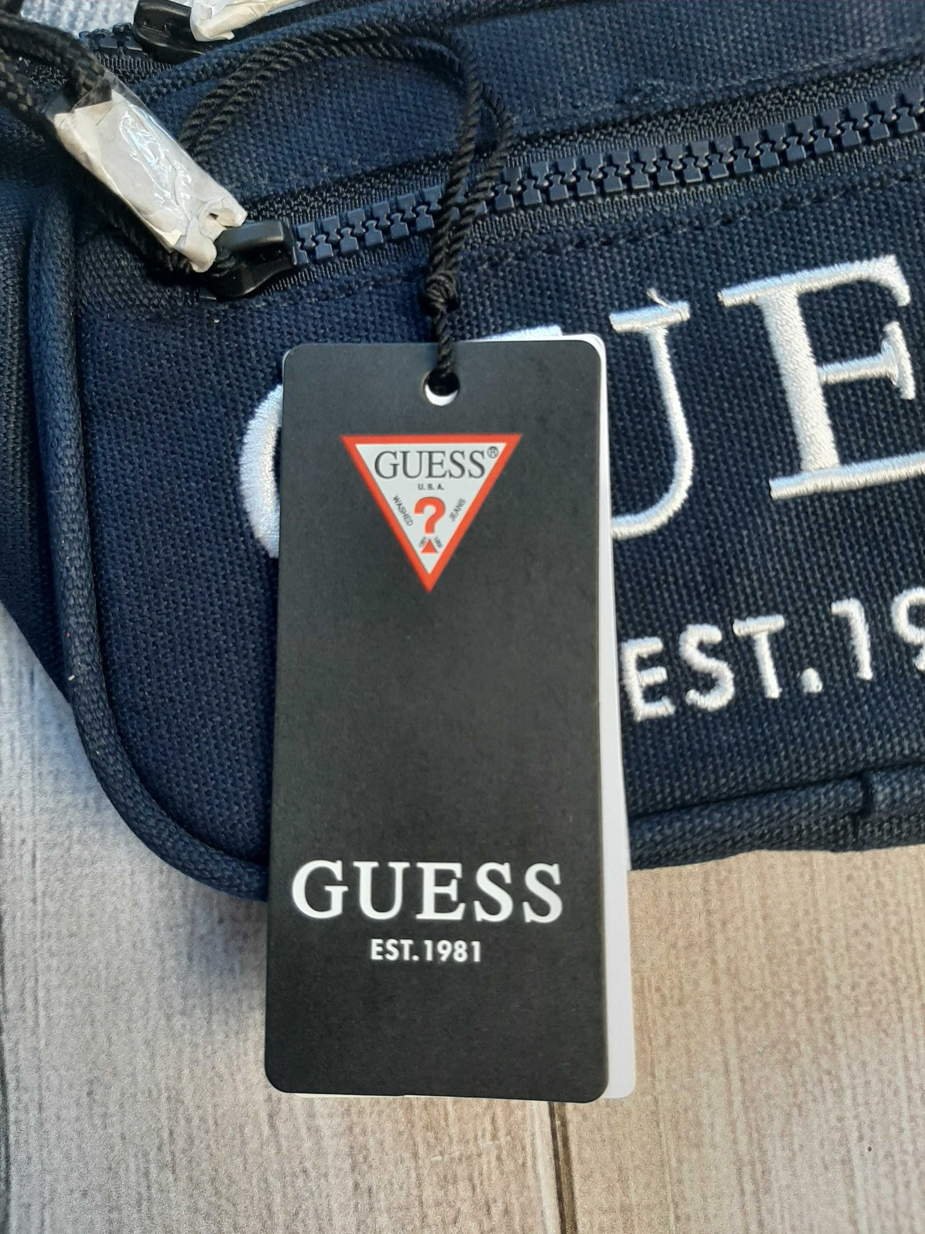 Оригинальная сумка на пояс Guess