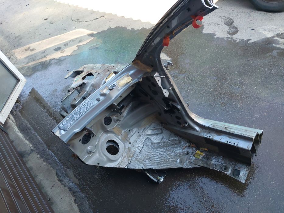 Ćwiartka Prawy przód audi a4 b8 LY7G próg słupek Podłużnica Fartuch