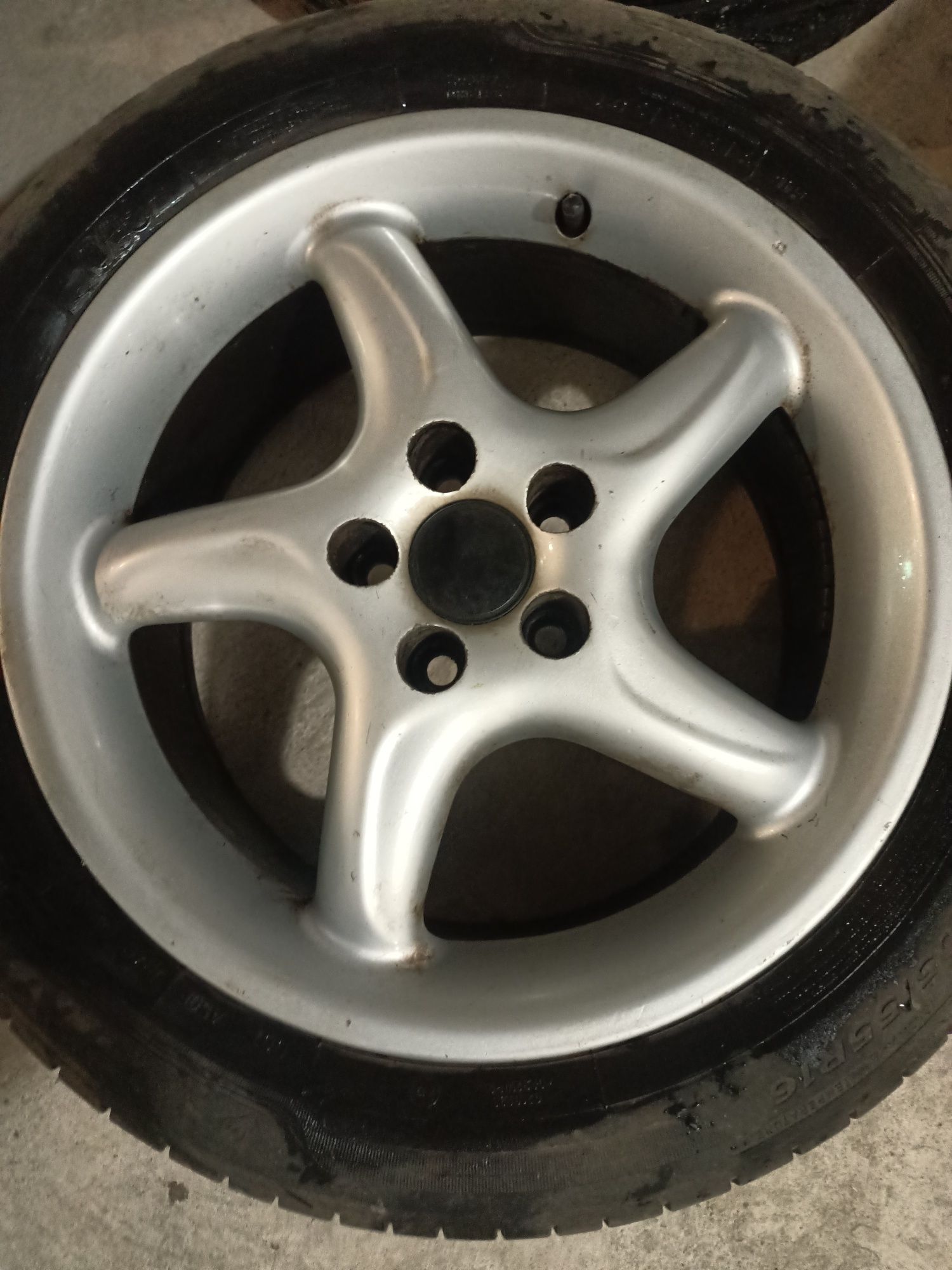 Felgi 16 VW Bora z oponami letnimi