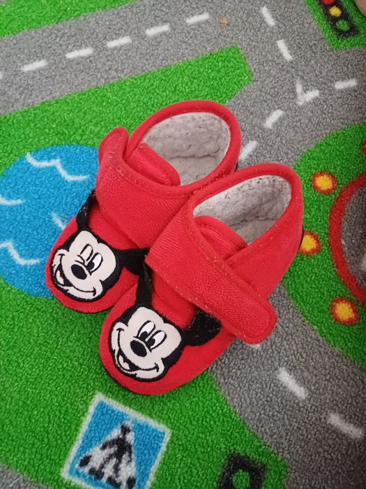 Pantufas Mickey e Dinossauro
