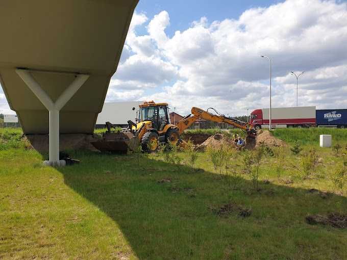 Usługi Koparko Ładowarka Koparka Roboty Ziemne Wykopy Transport 20 TON