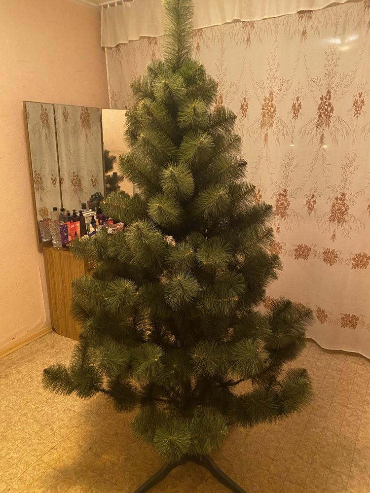 Елка искуственная.