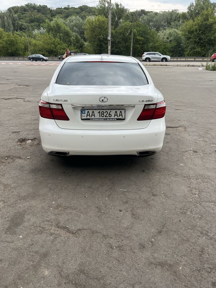 Автомобиль Лексус,хорошее состояние,8000
