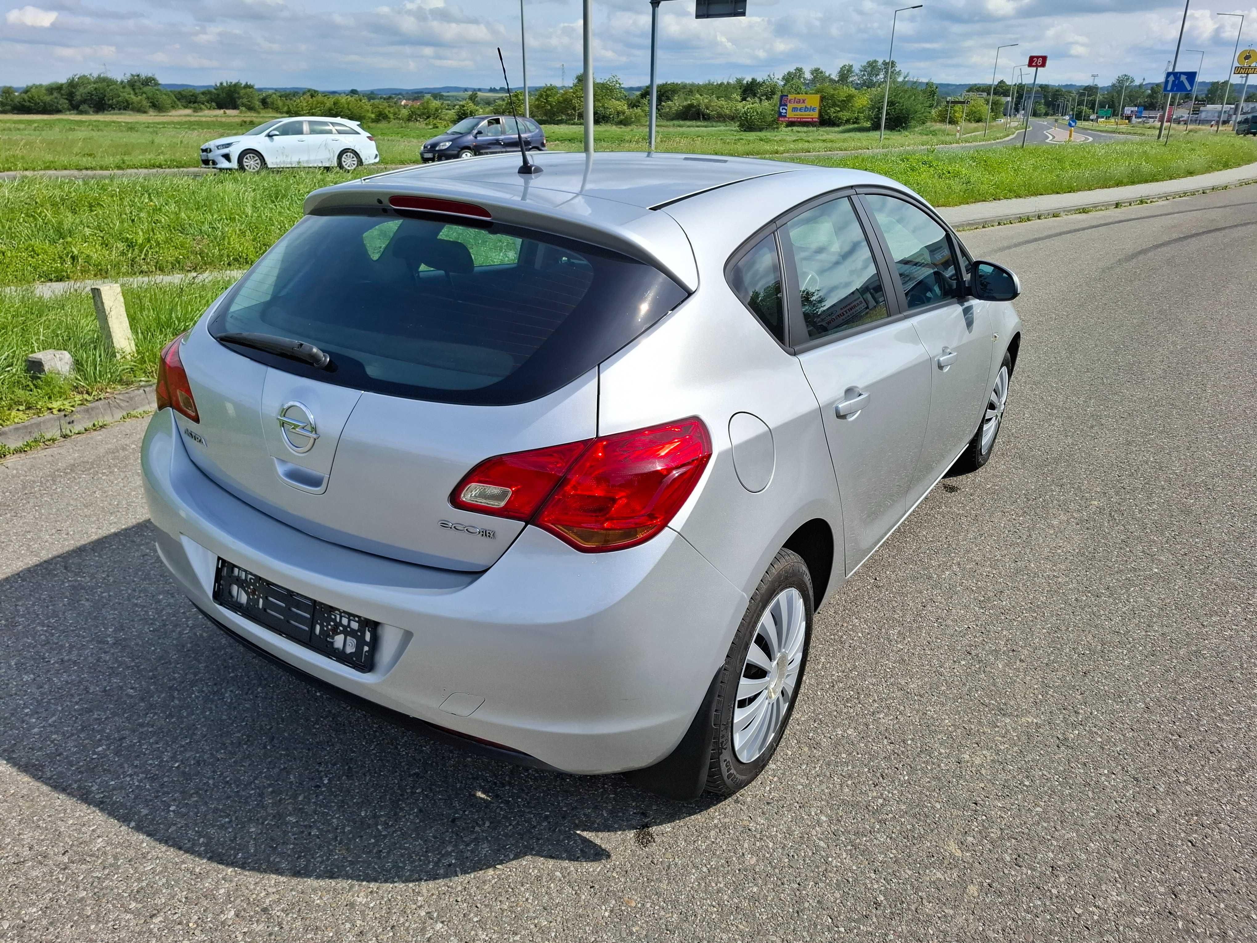 Opel Astra J 1.7 CDTI 110KM 2012r Klima 6 Bieg