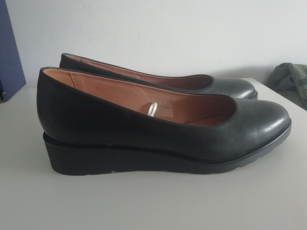 Buty 40 czarne nowe