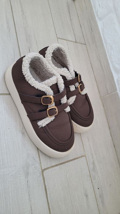 Терміново Жіноче  тепле взуття