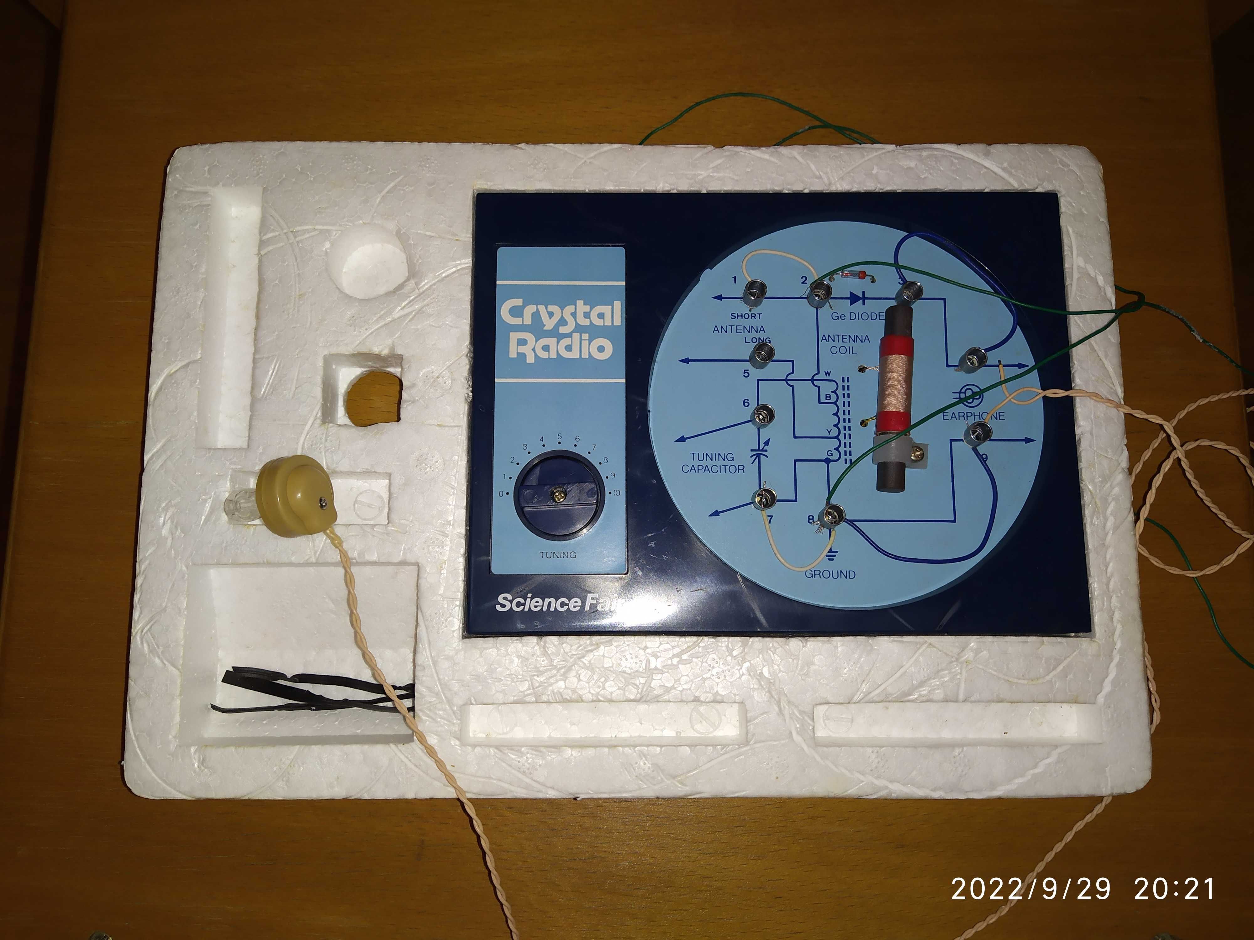 Science Fair Crystal radio kit (kit de radio à cristal/retro)