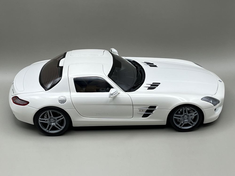 Model 1:18 Mercedes-Benz SLS AMG