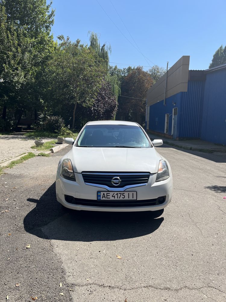 Автомобиль Nissan Altima