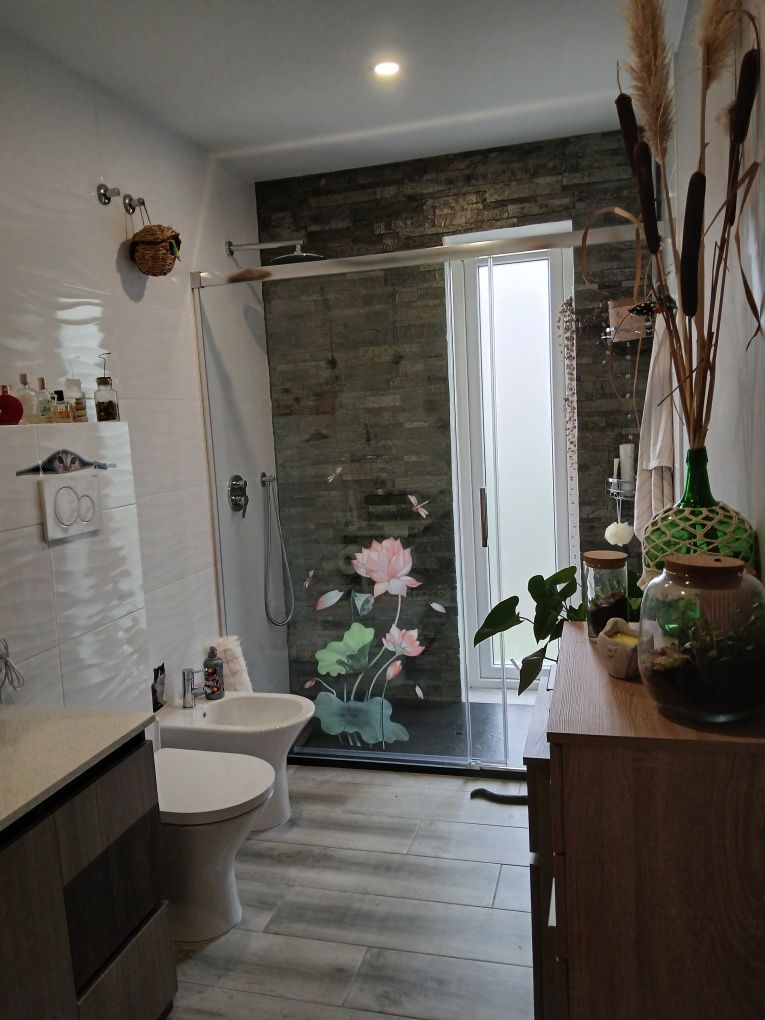 Aluguer de quarto só  a mulheres