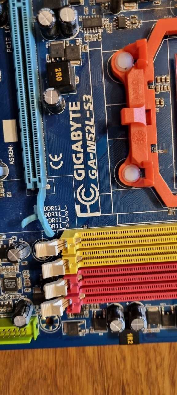 Срочно! Материнская плата Gigabyte GA-M52L-S3 rev2.0