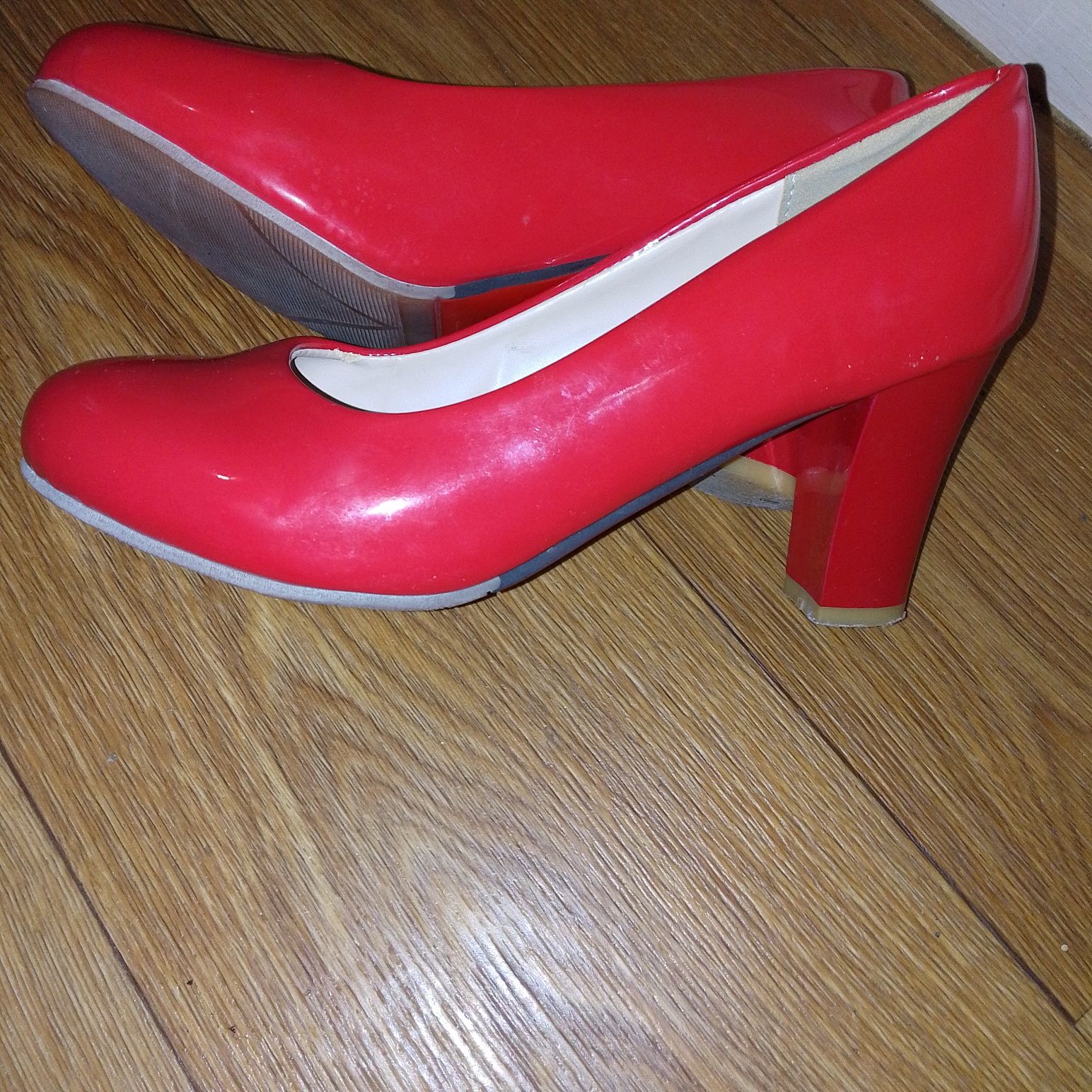 Туфли лаковые красные 38 размер