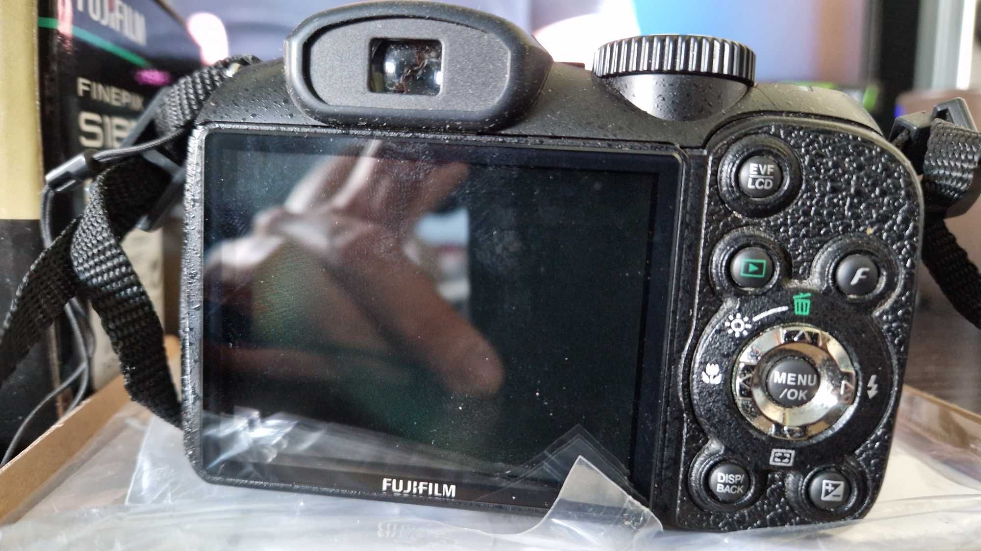 Aparat fotograficzny Fujifilm Finepix S1800