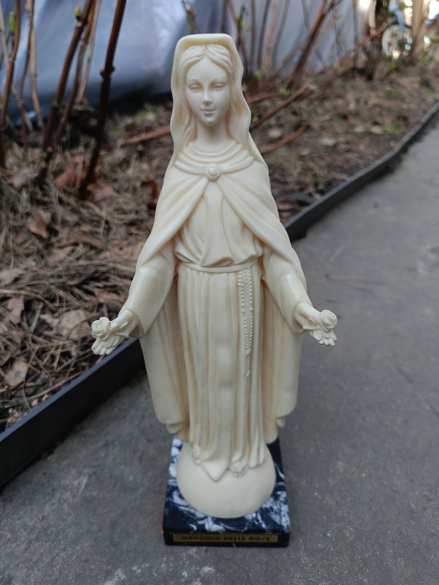 Figura Matki Bożej wykonane z masy