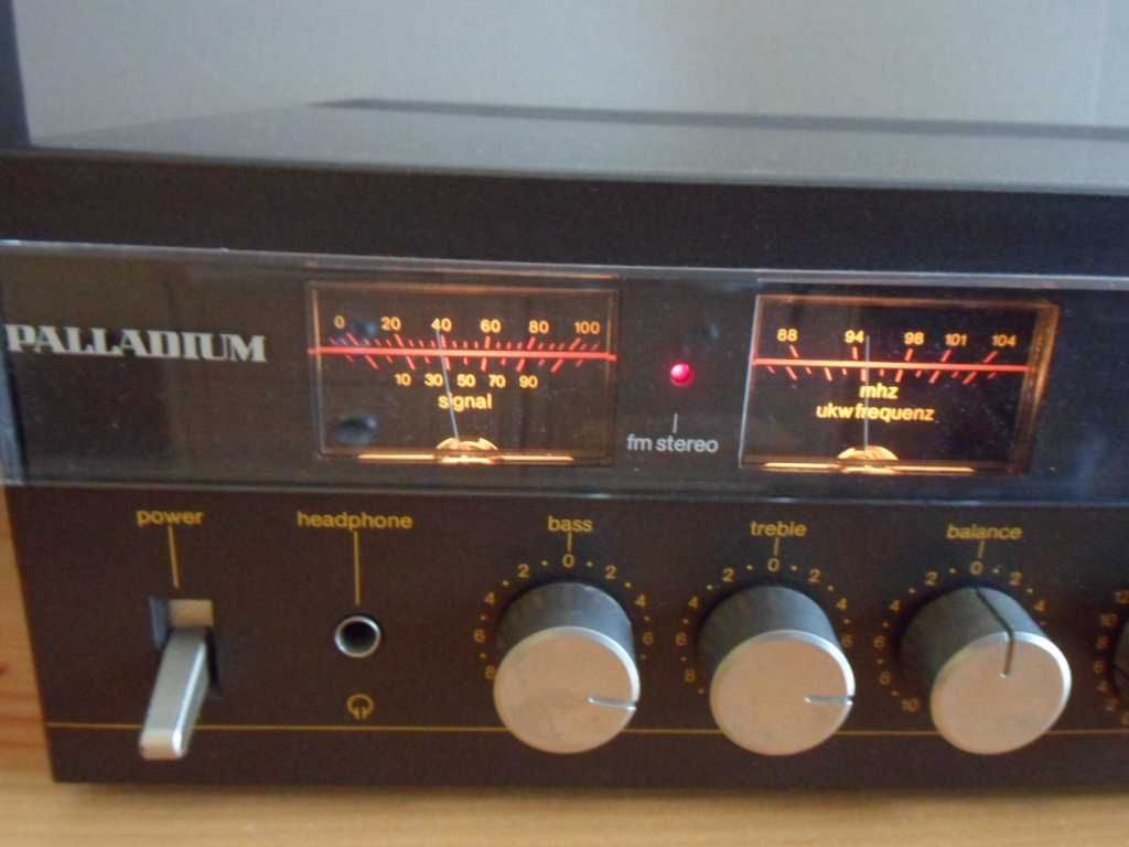 Amplituner Palladium 140w z kolumnami trójdrożnymi.