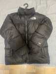 Чоловічий пуховик від The North Face у чорному кольорі.