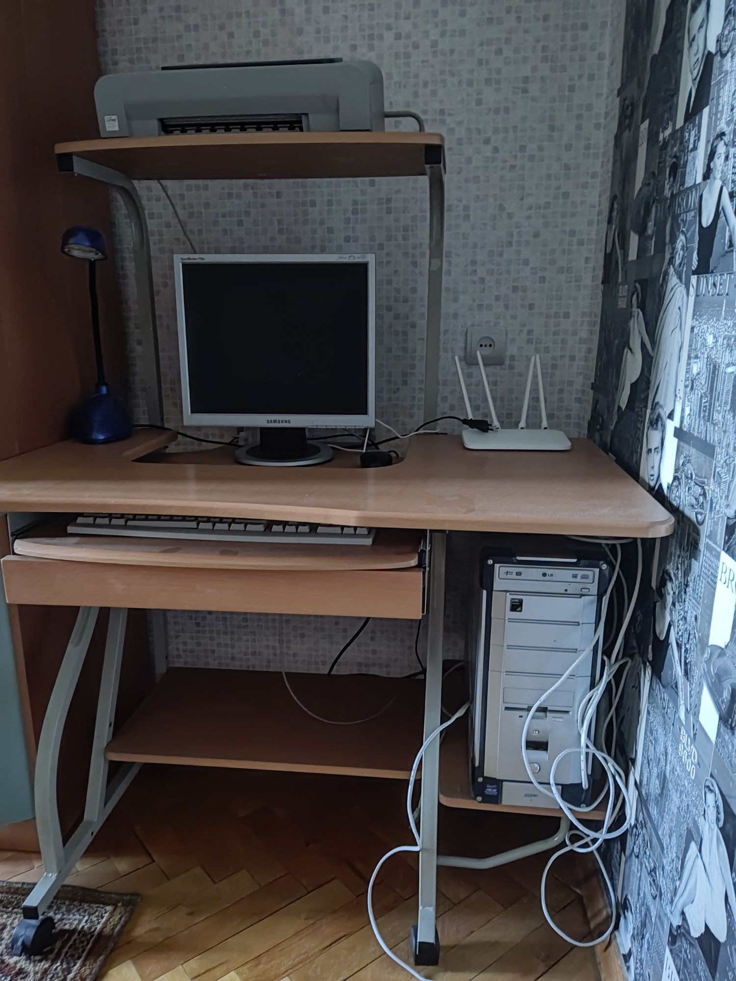 Стіл для комп'ютера. Комп'ютерний стіл
