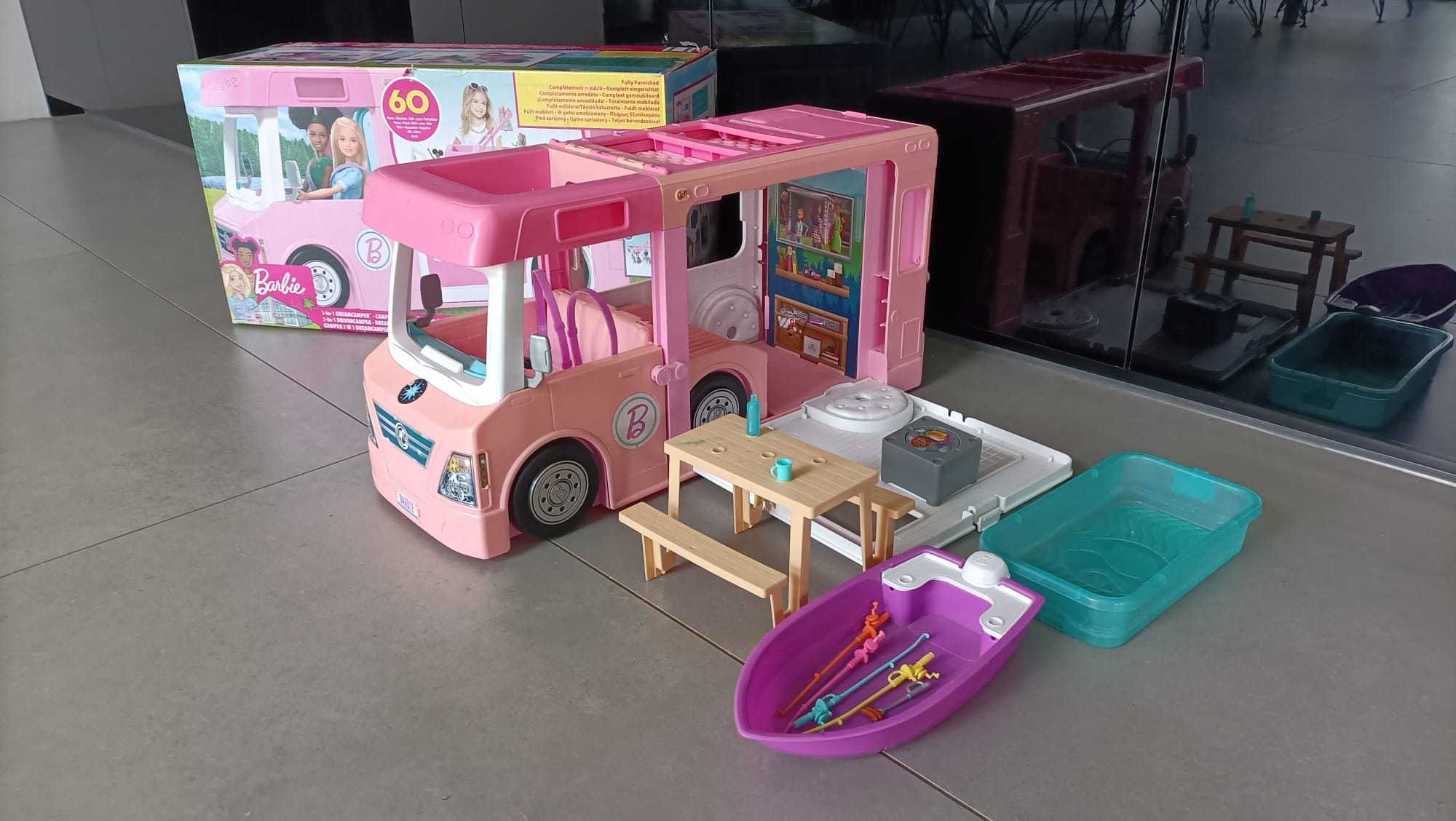 Kamper Barbie dla lalek.