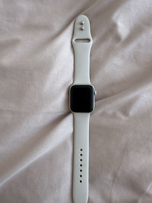 Zegarek apple bezowy piekny na każdą okazje