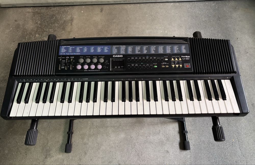 Piano CASIO CT-657 + suporte