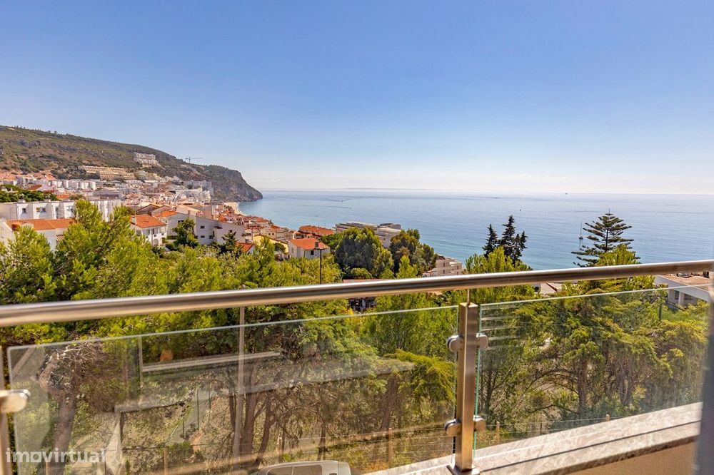 Moradia T3 piscina terraço vista mar e vila de Sesimbra