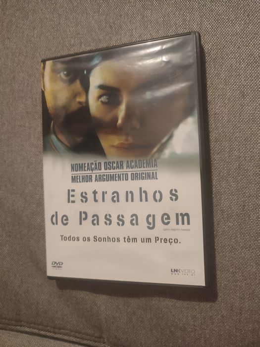 Estranhos de Passagem