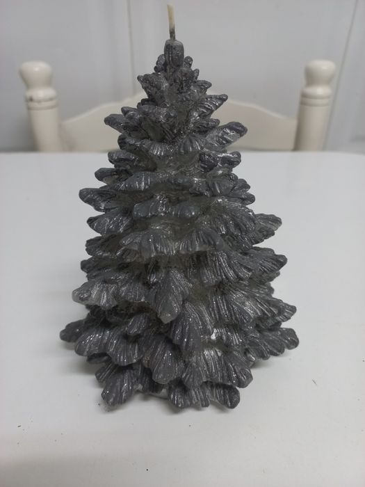 Vela em forma de Pinheiro. Brilhante.,com 17cm. Altura