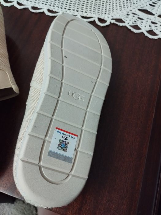 Sapatos da marca UGG para homem