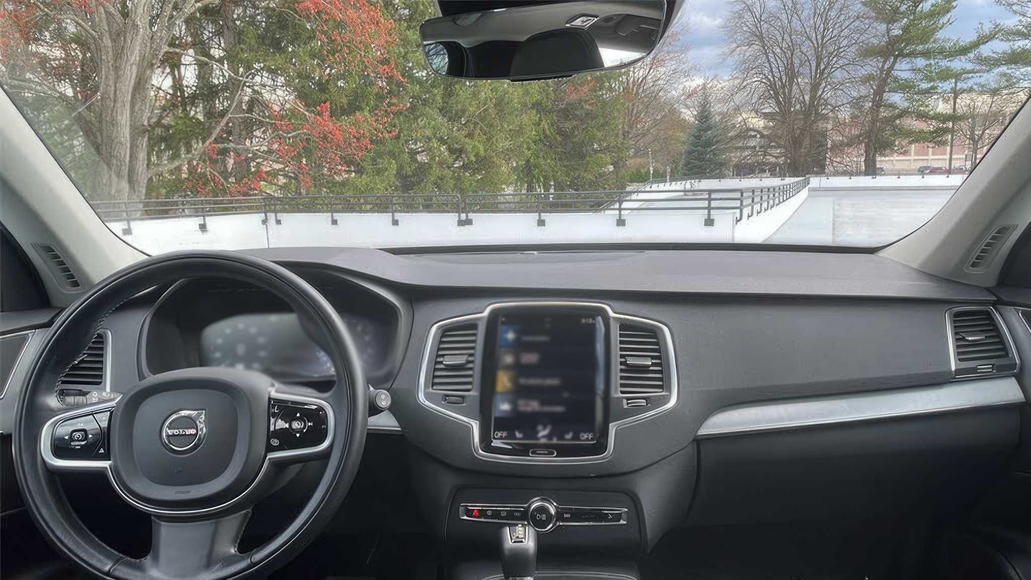 2022 Volvo XC90 T5 Momentum