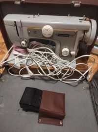 Швейная машинка Подольск с электронным приводом переносная в чемодане
