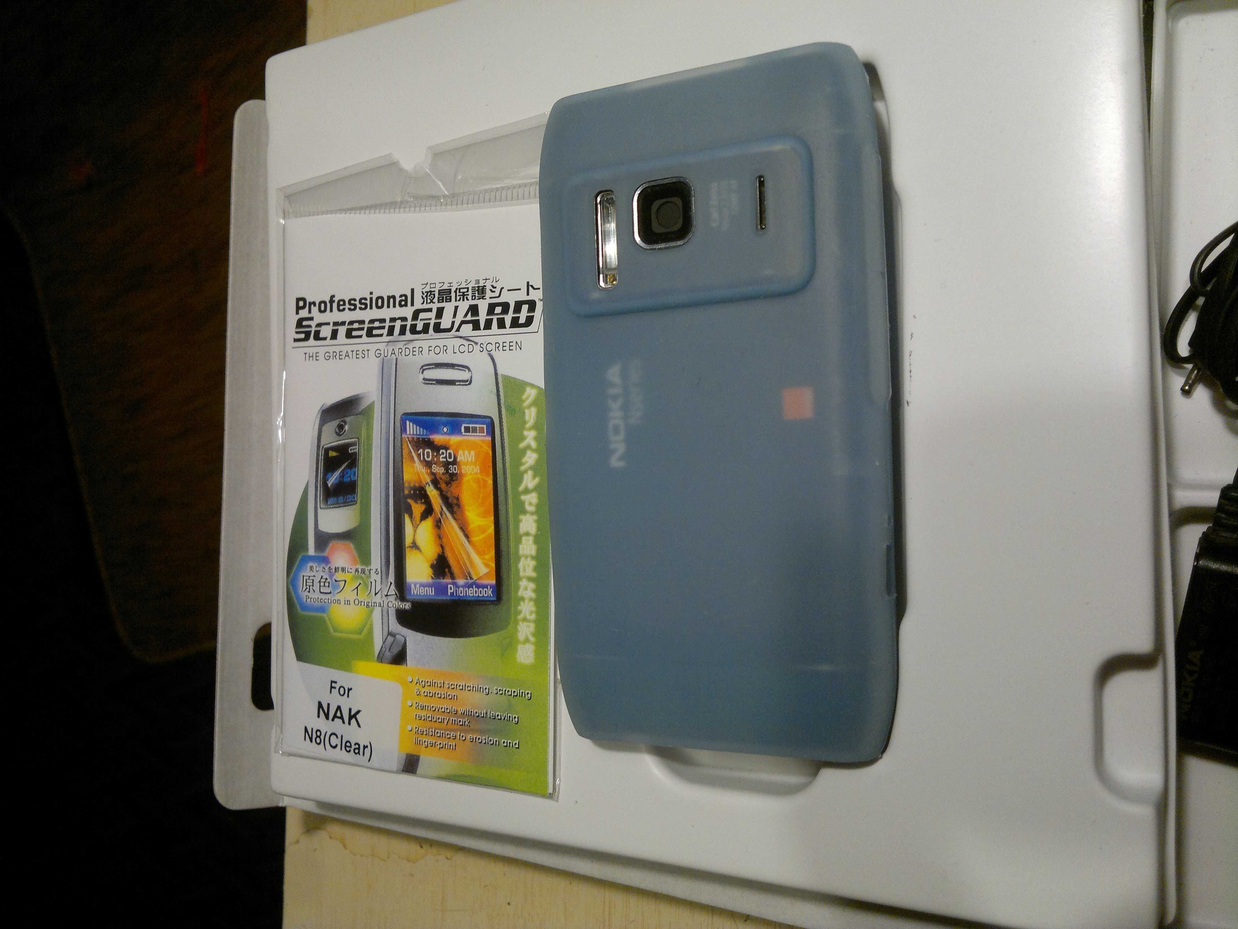 Nokia N8 w komplecie z pudełkiem, nowym etui i folią