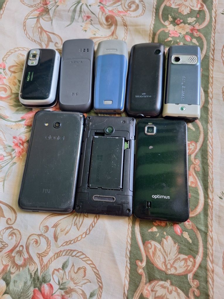 Vendo telemóveis antigos 15 euros mais portes