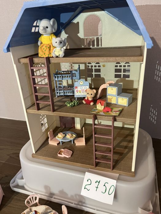 Будинок  2750 sylvanian families,і багато іншого