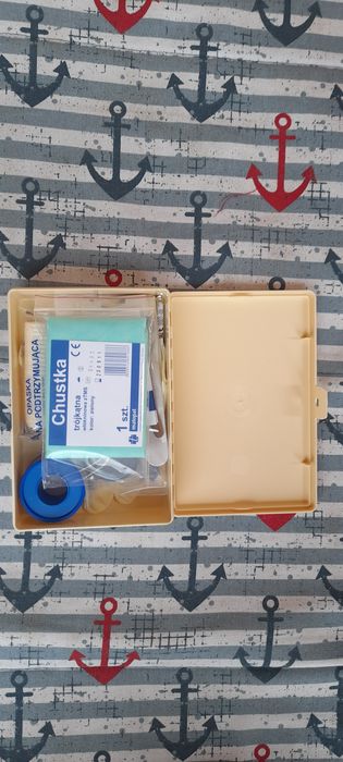 Apteczka z okresu PRL (nowa)